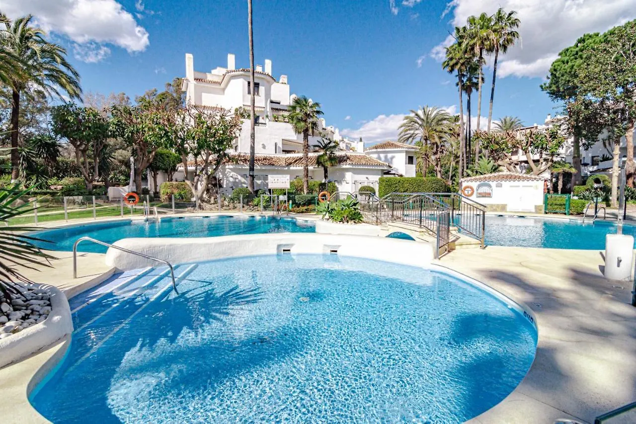 Apartment Gc - Spacious Flat In Golden Beach Marbella Spain