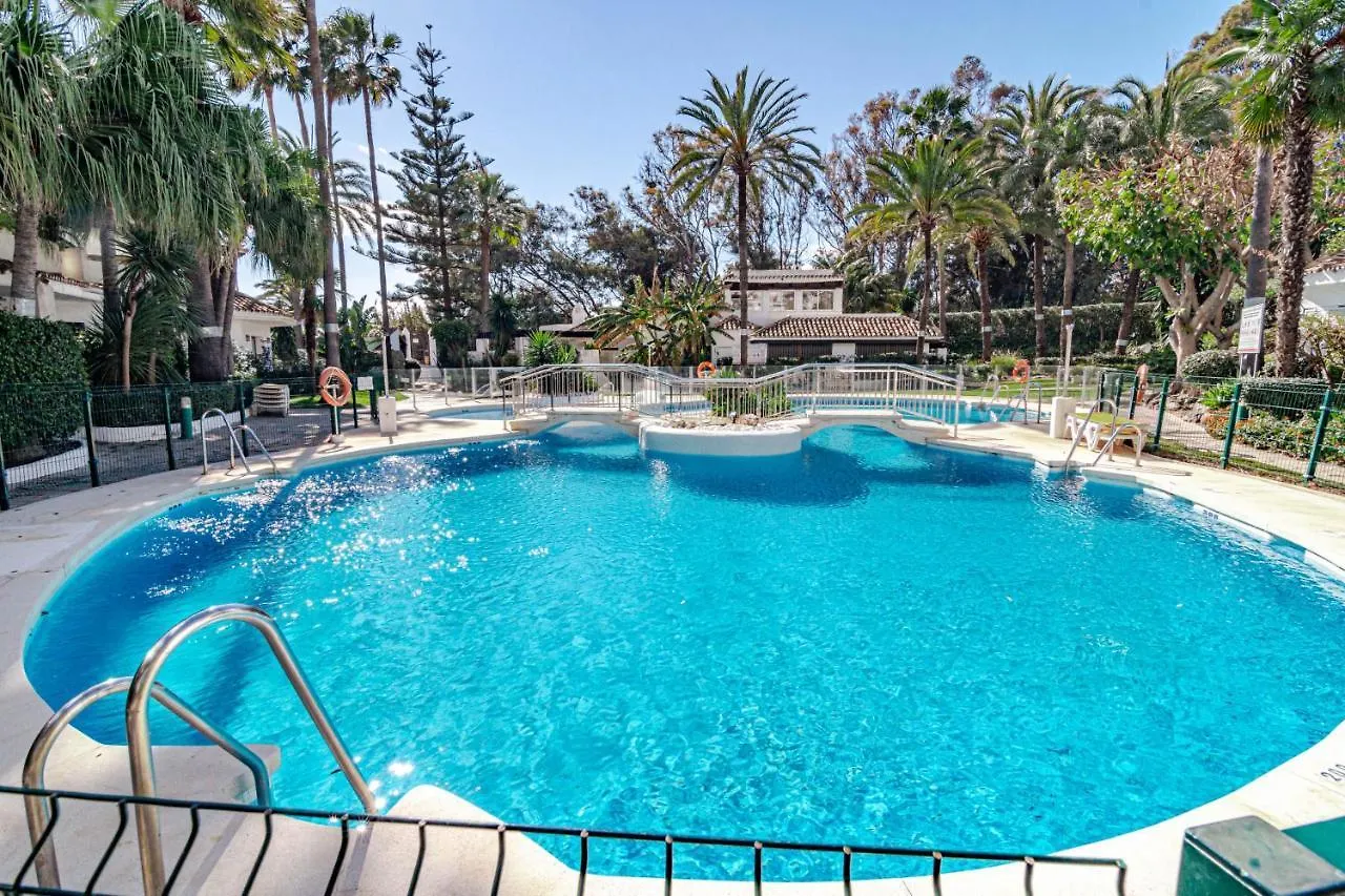 Gc - Spacious Flat In Golden Beach Marbella