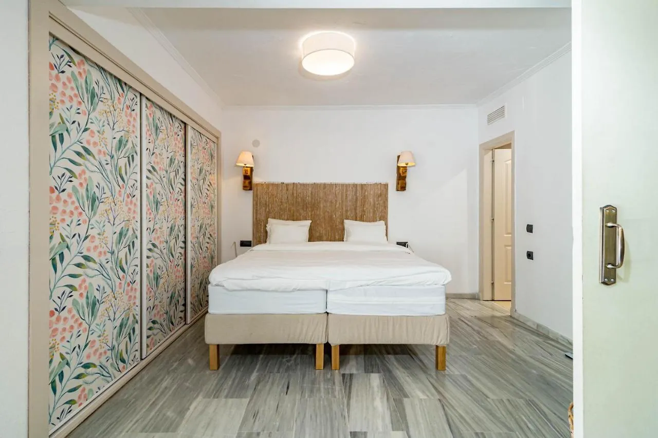 Gc - Spacious Flat In Golden Beach Marbella