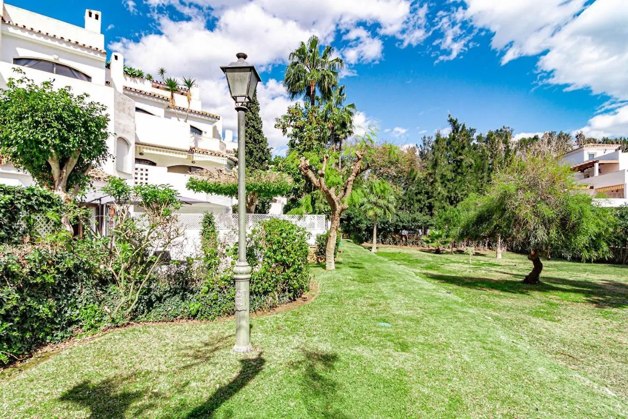 Apartment Gc - Spacious Flat In Golden Beach Marbella Spain