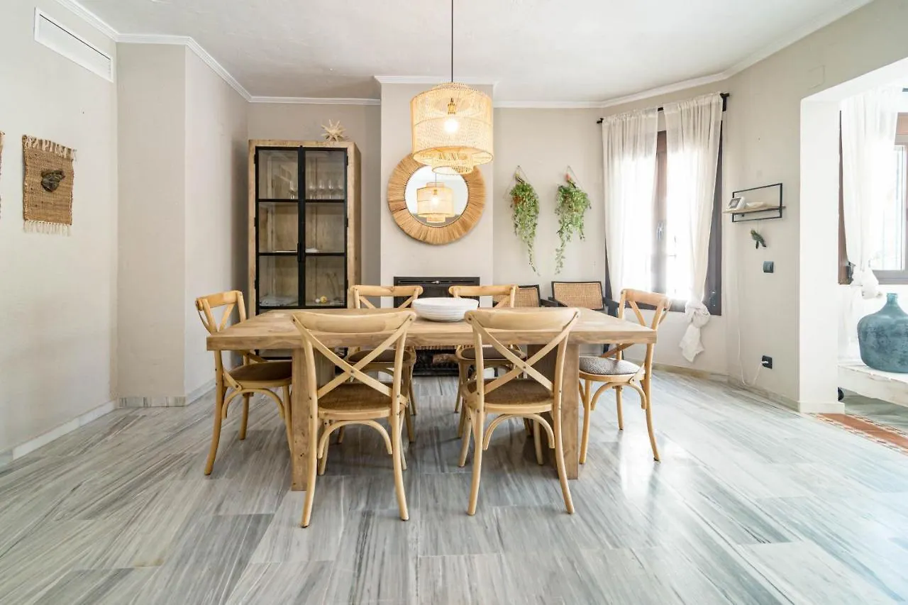 Gc - Spacious Flat In Golden Beach Marbella Spain