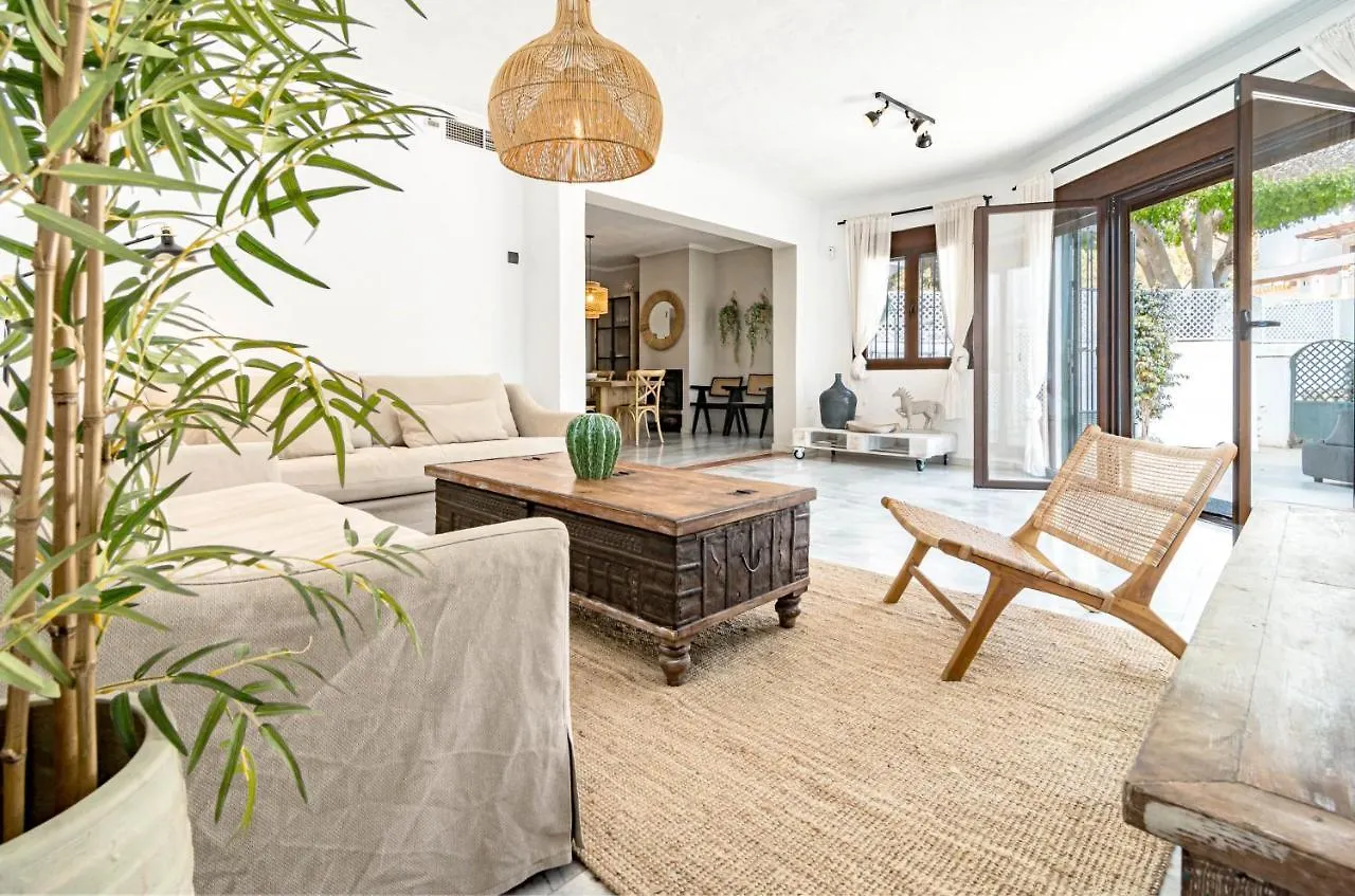 Apartment Gc - Spacious Flat In Golden Beach Marbella Spain