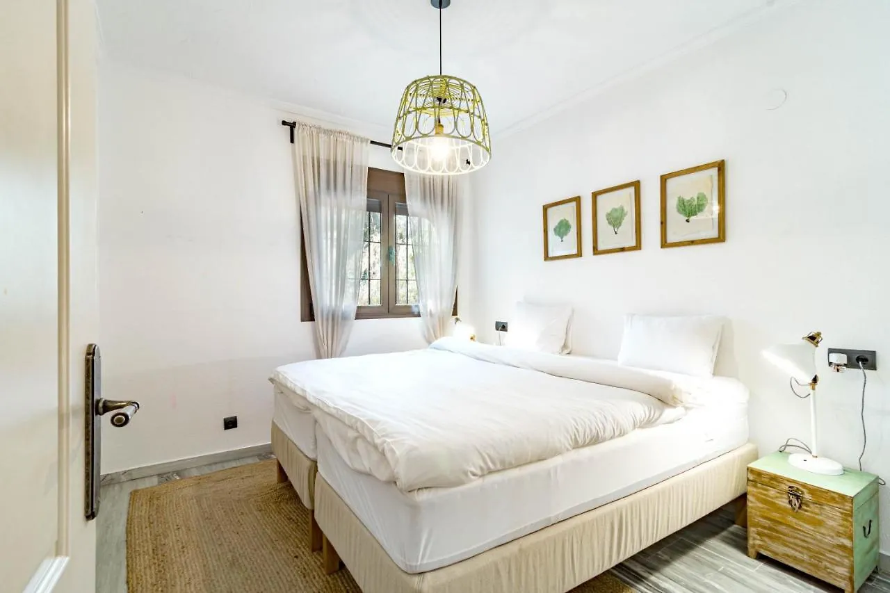 Gc - Spacious Flat In Golden Beach Marbella 0*,  Spain